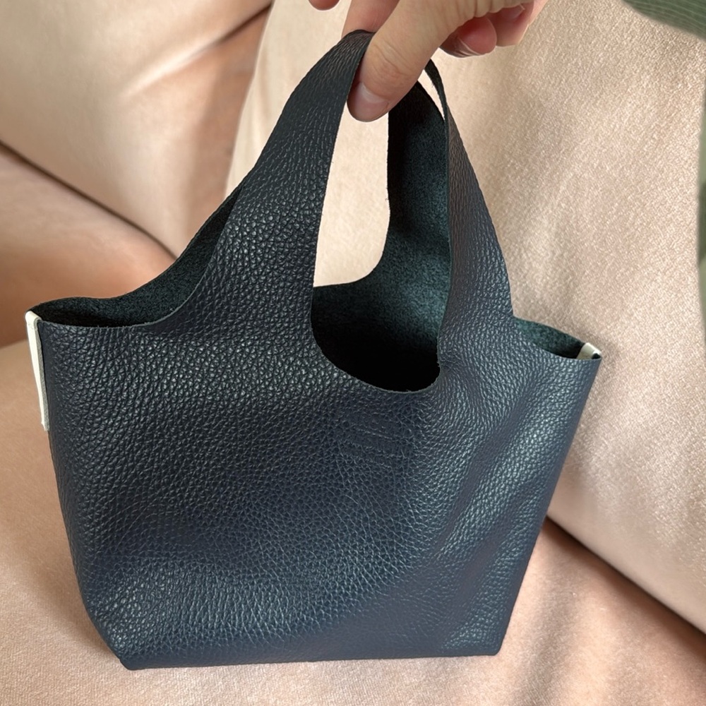 Like new Fairchild Baldwin Robino Leather Bag